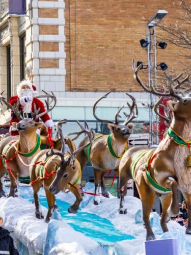 Le défilé du Père-Noël déferlera dans les rues de Montréal le 25 novembre prochain