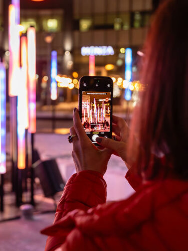 Spectacle enchanté d’hiver : Instants Illuminés à la Place Centrale de Centropolis jusqu’au 24 mars