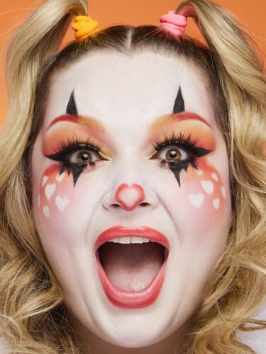 La nouvelle collection Halloween d’Annabelle : maquillage audacieux avec Julie Munger