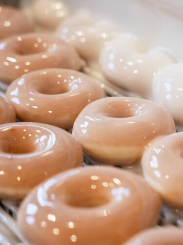 Krispy Kreme arrive à Laval : beignes chauds dès le 25 juin