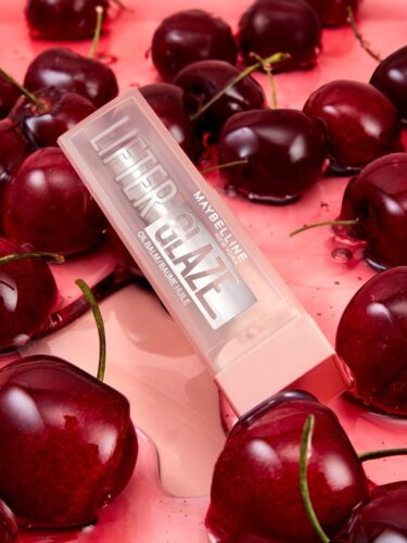 Cherry Lifter Glaze de Maybelline : le gloss à découvrir cet été