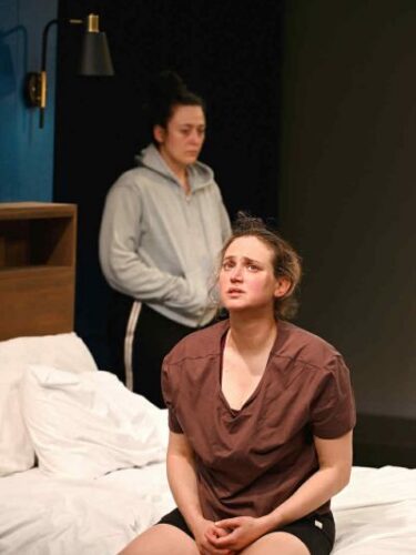 L’usure de nos aurores : Debbie Lynch-White au théâtre