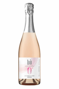 Jessica Harnois présente la nouvelle gamme Bù sans alcool, trois vins 0 % raffinés disponibles en épicerie dès octobre 2025.