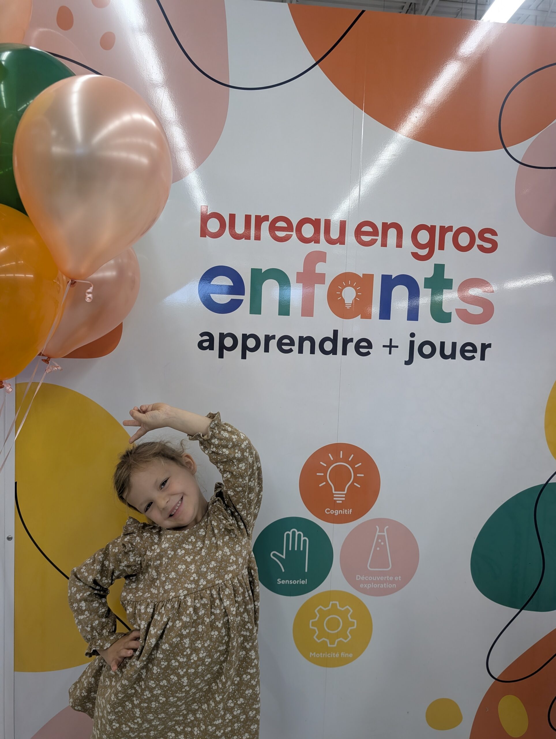 Enfants participant au programme Enfants Apprendre + Jouer chez Bureau en gros