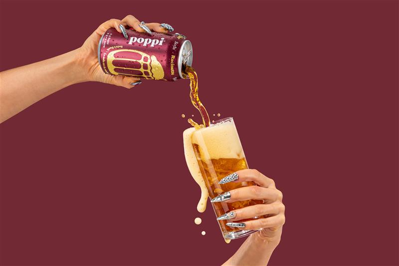 Canette de Poppi Root Beer – nouvelle boisson pétillante au Canada