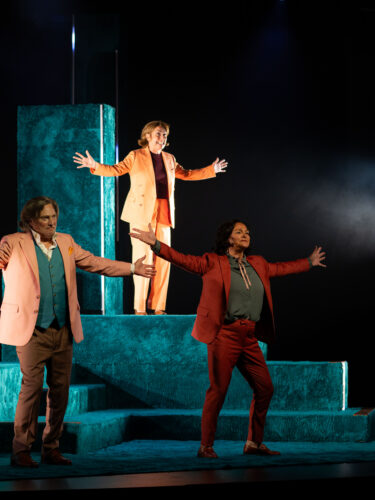 Flambant nue : un voyage drôle et touchant