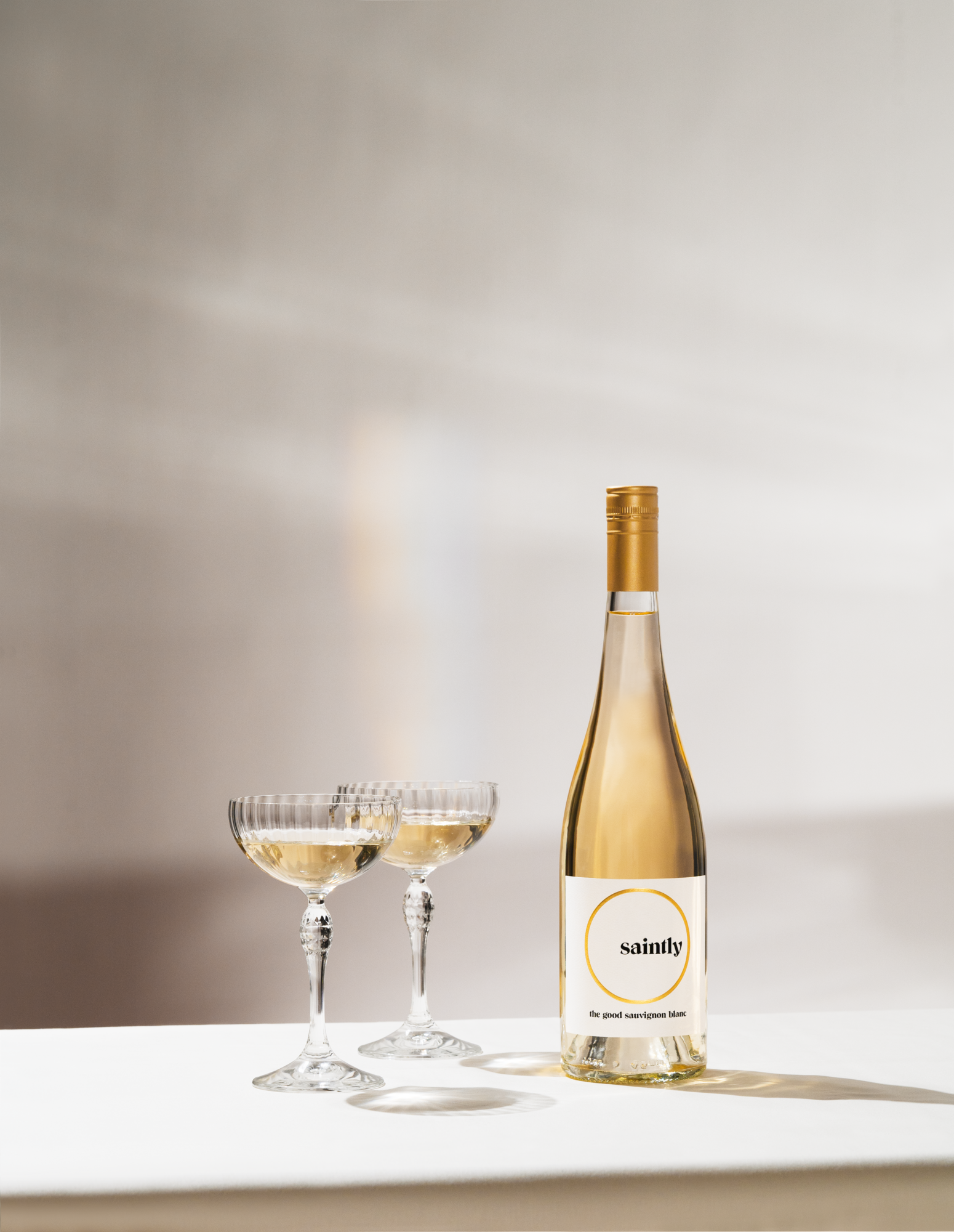 Bouteille de vin blanc Saintly Sauvignon Blanc VQA de la péninsule du Niagara