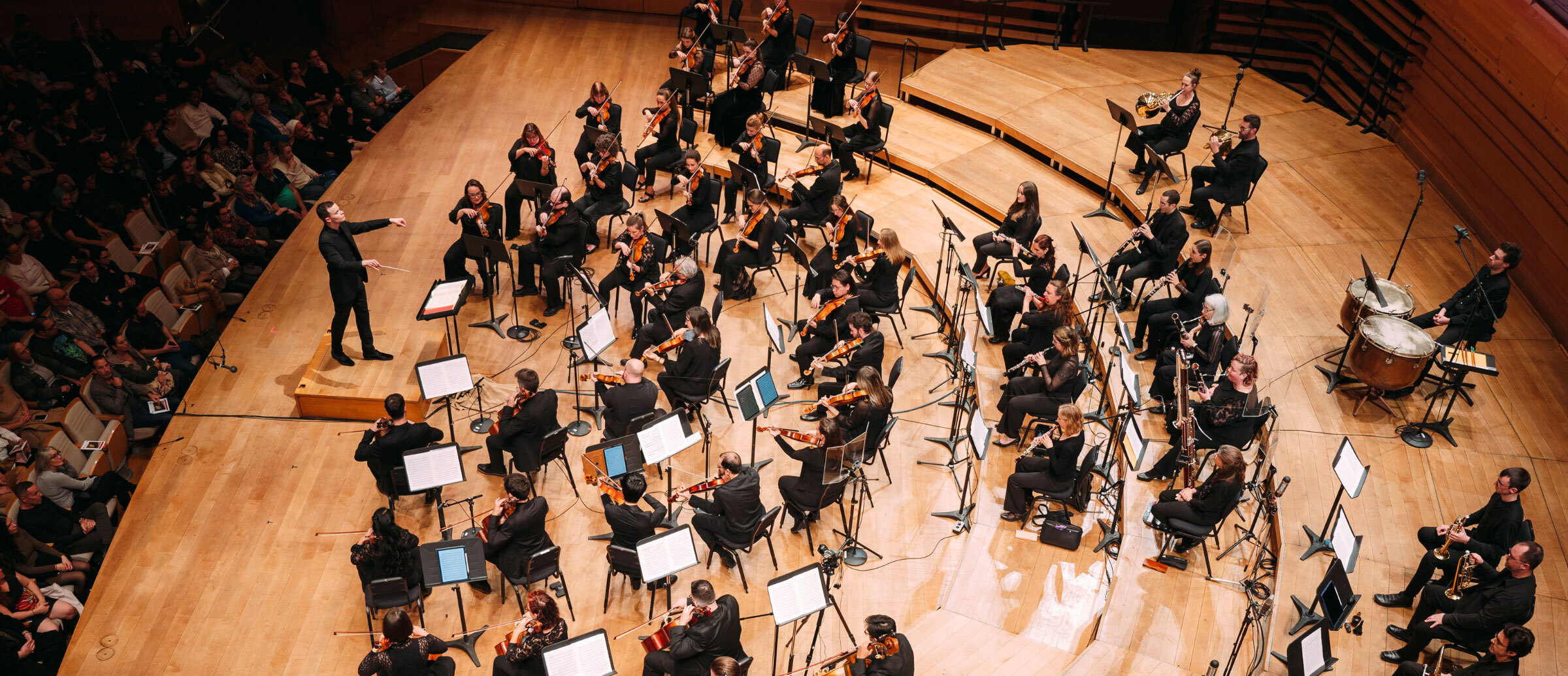 Plus de 80 musiciens et 100 choristes interprètent Carmina Burana et le Sacre du printemps à la Maison symphonique de Montréal