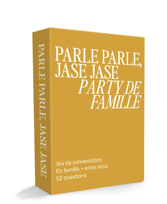 boîte du jeu Parle parle jase jase Party sur une table familiale entourée de joueurs rieurs