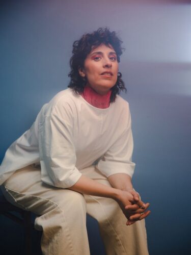 Queen Ka en concert : une soirée intime où la poésie devient chanson