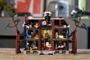Set LEGO Stranger Things – la maison des Creel avec façade gothique et détails inspirés de la série