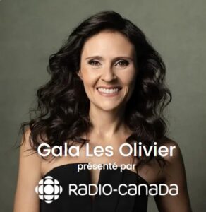 Korine Côté animant le Gala Les Olivier 2026 avec complicité et humour