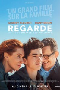 Affiche ou scène du film Regarde montrant les acteurs principaux dans une ambiance chaleureuse.