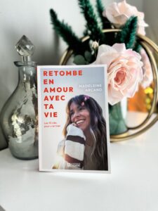 Couverture du livre Retombe en amour avec ta vie de Madeleine Arcand