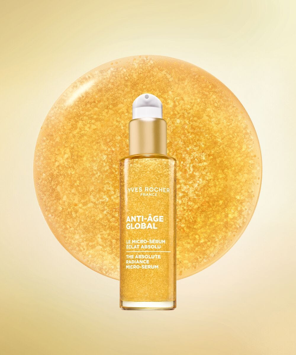 Flacon doré du Micro-Sérum Éclat Absolu de la gamme Anti-Âge Global Yves Rocher.