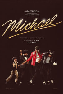 Jaafar Jackson incarnant le célèbre chanteur Michael Jackson sur scène dans le film biographique Michael.