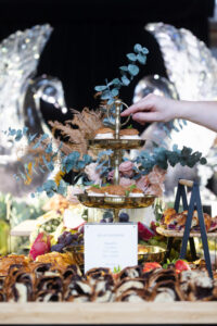 9e étage au Centre Eaton de Montréal préparée pour le luxueux brunch de la fête des Mères.