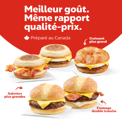 Affiche publicitaire du nouveau menu chaud de Couche-Tard présentant des sandwichs déjeuners et des hamburgers avec des portions plus grandes.