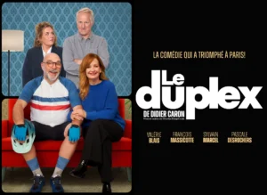 Four adults sit on a red sofa indoors with blue damask wallpaper; a cyclist holds a helmet, others smile, while a bold black poster with 'Le duplex' text fills the right side.