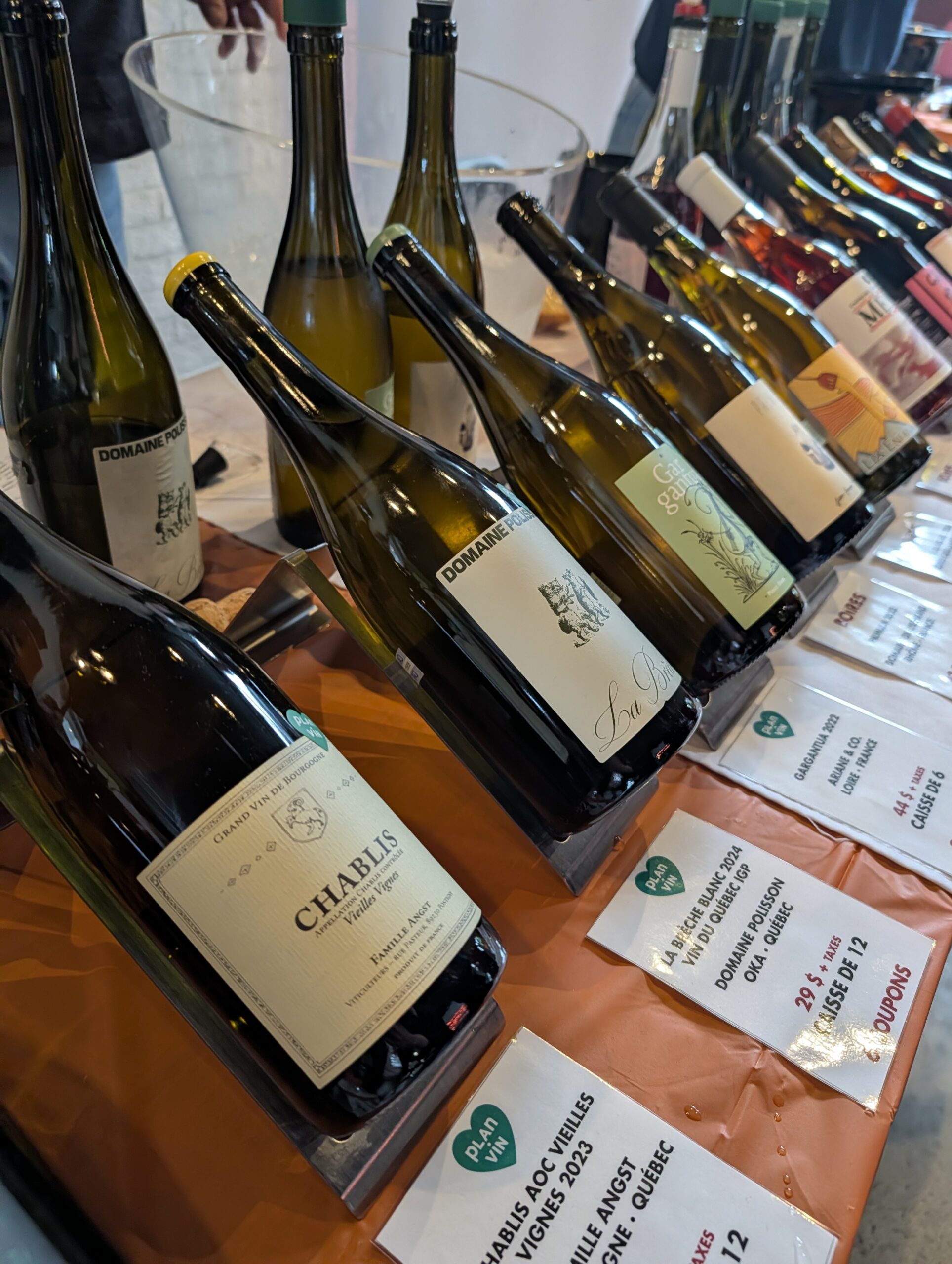 Assortiment de bouteilles de vins de bromont