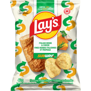 Un sac de croustilles Lay's à saveur de fines herbes italiennes et fromage Subway