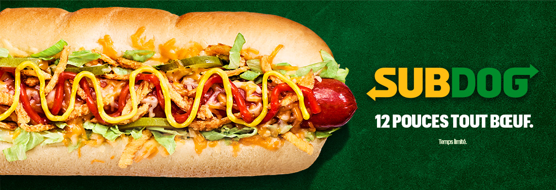 Un gros plan du nouveau SubDog de Subway, un hot-dog de 12 pouces garni de légumes frais et de sauce sur un pain classique.