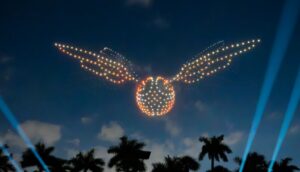 Formation de drones représentant le Vif d'Or lors du spectacle de drones Harry Potter célébrant les 25 ans du film.