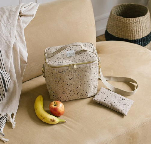 Accessoires de bureau, sacs à lunch et décoration automnale de la boutique Kozy pour la rentrée scolaire et le retour au travail.