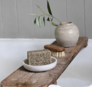 Savon Nord artisanal de GROOM aux effluves de sapin et cèdre pour Noël