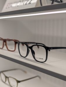 Montures de lunettes de la collection Mémoires de Montréal signée Edition22 et Groupe Bugatti